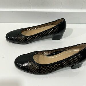 Ara High Soft Pump Sz 7.5 Black patent leather Perforated Minimalist Career Shoe